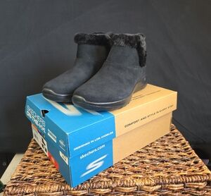 NIB Skechers On The Go Joy Bundle Up Black Ankle Boots (15501) Size 9